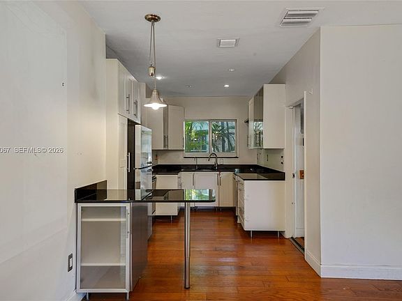 5th image of 500 Aragon Ave
