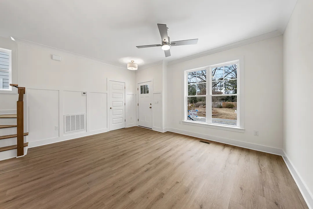 3 bed, 2.5 bath, 1300 sqft, $2,100 — Photo 2