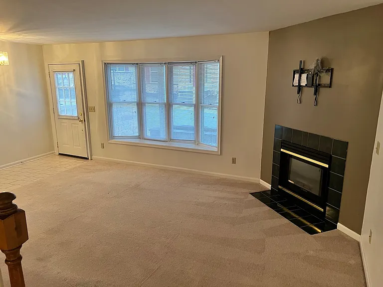 818 Berne Ct — Photo 3