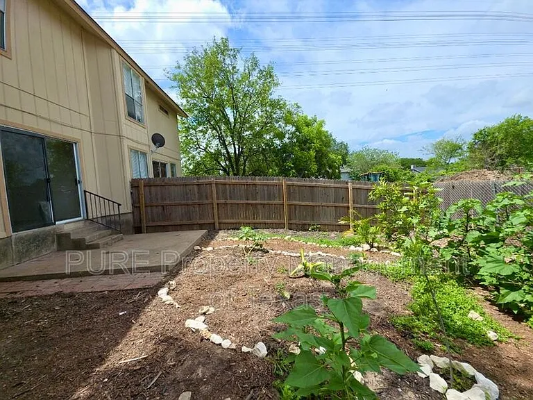 12120 Thompkins Dr #B — Photo 20
