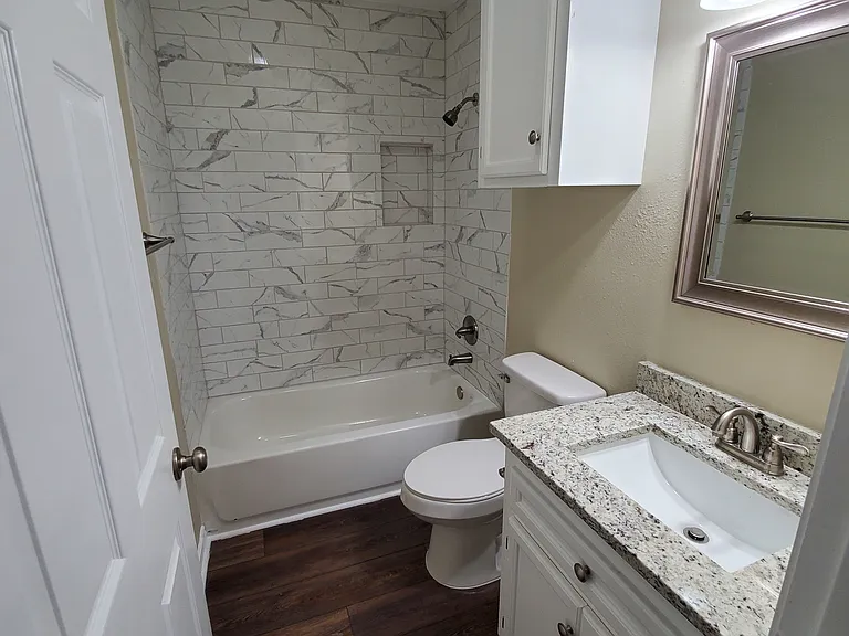 1604 Medina Dr — Photo 7
