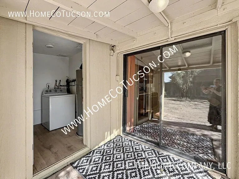 4566 E Seneca St — Photo 20