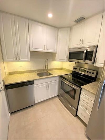 1st image of 3040 NE 16th Ave APT 313