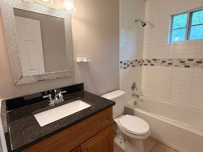 612-614 N College Dr — Photo 8