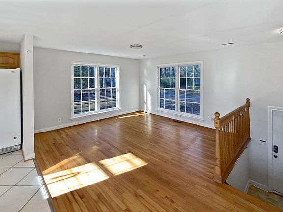 3rd image of 4970 Saginaw Ln