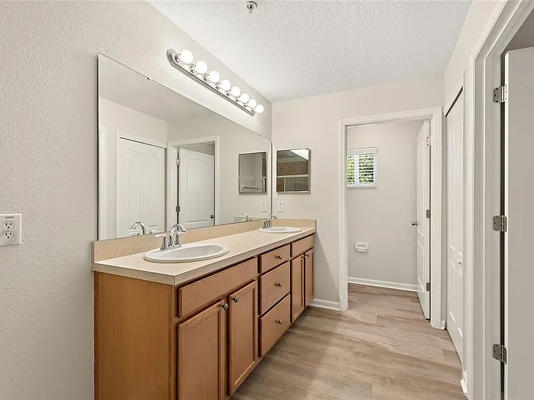 1220 Priory Cir — Photo 36