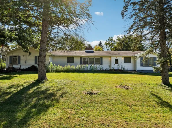 12302 Sunset Dr, Sycamore, IL 60178