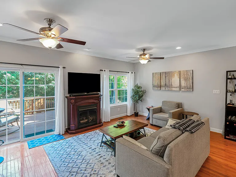 1019 Ford St — Photo 11