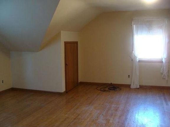 5th image of 25645 Brookdale Ln