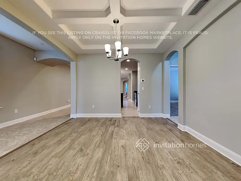832 Glendale Ln — Photo 5