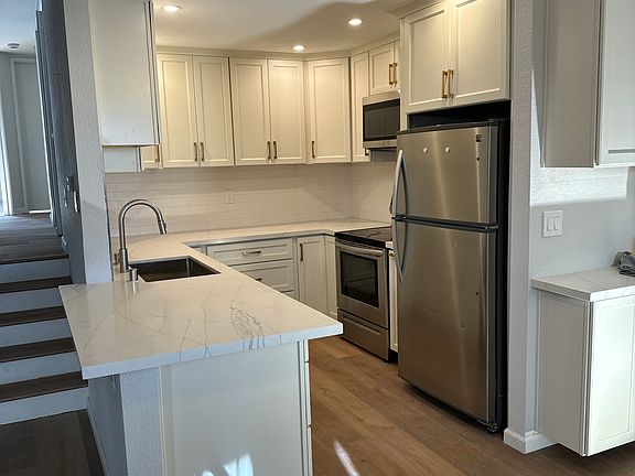 3rd image of 409 Kenbrook Cir