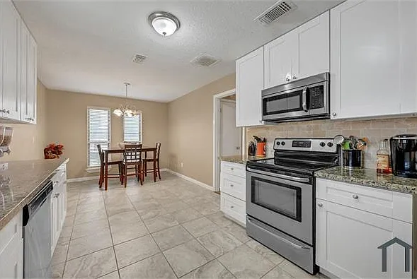 10139 Fernstone Ln — Photo 6