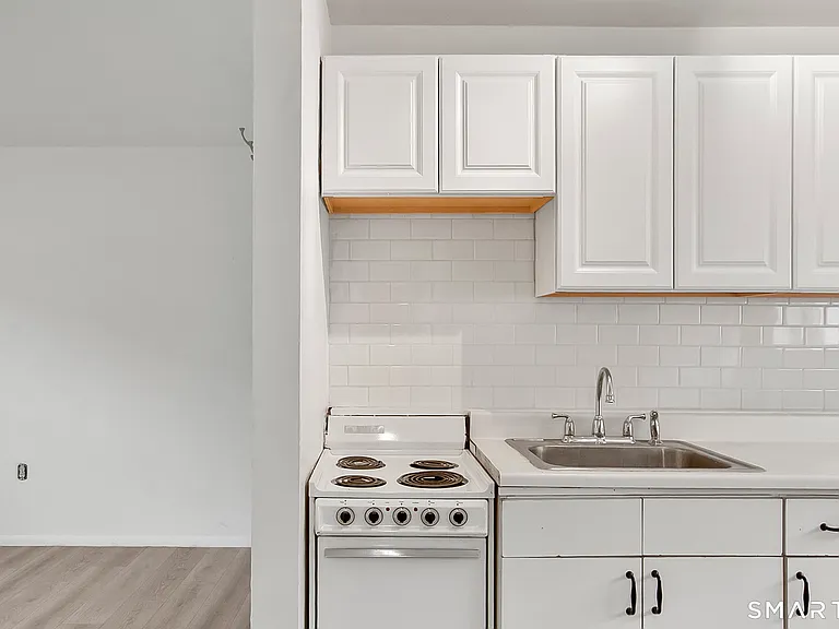 36 Woodbury Ave #2A — Photo 12