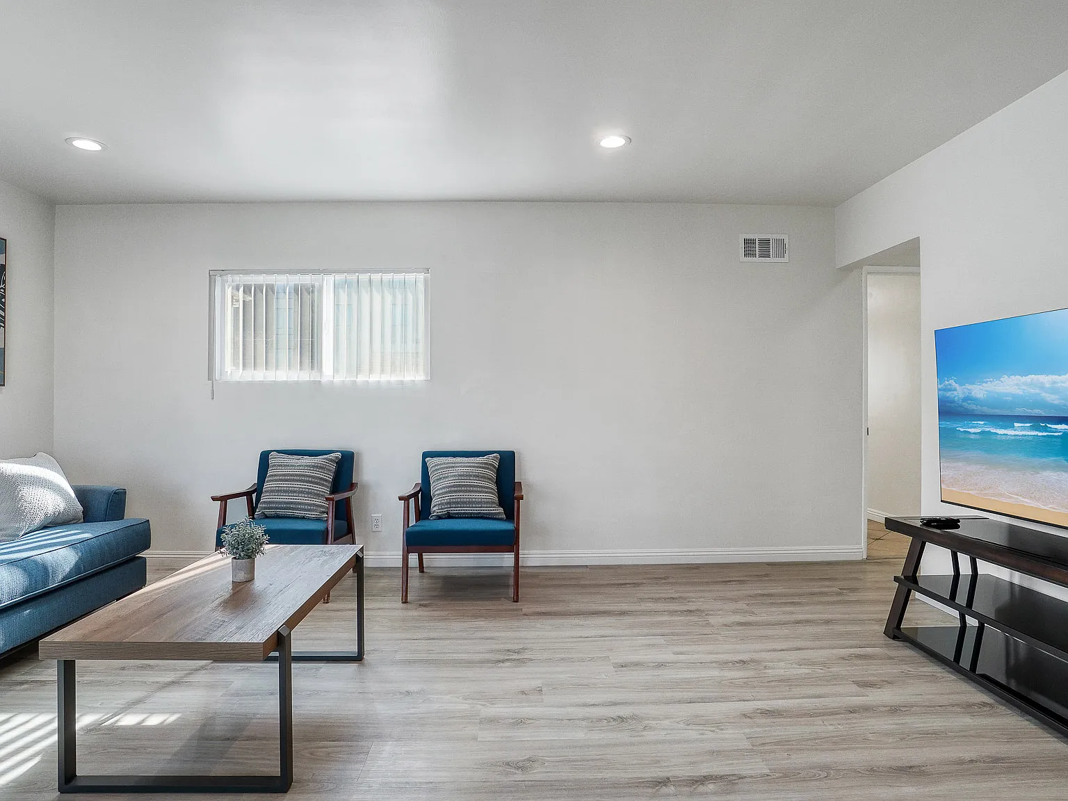 3 bed, 2.5 bath, 2036 sqft, $4,500 — Photo 4