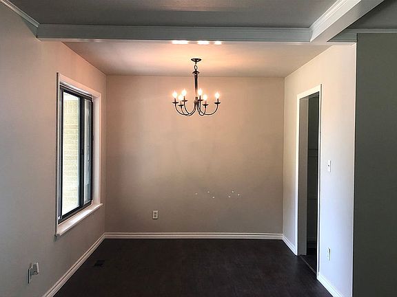 Dining open to living 