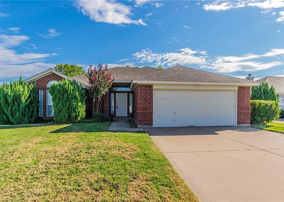 1st image of 302 Willow Creek Dr