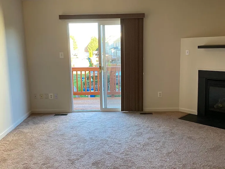 42793 Pilgrim Sq — Photo 16