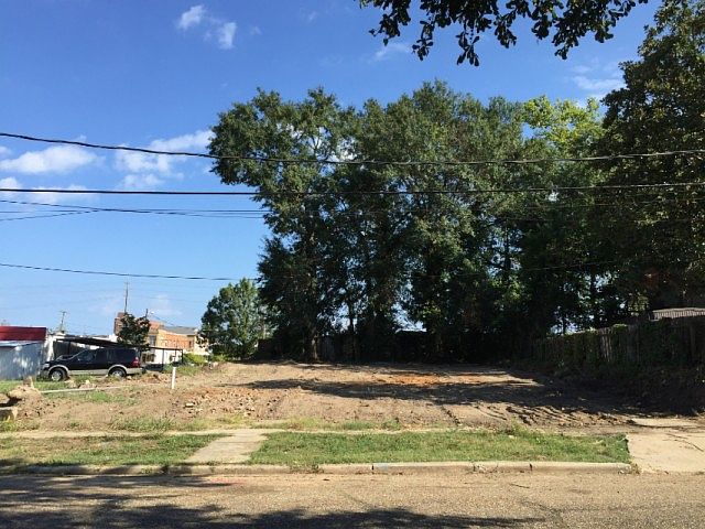 2nd image of 109 E Louisiana Ave