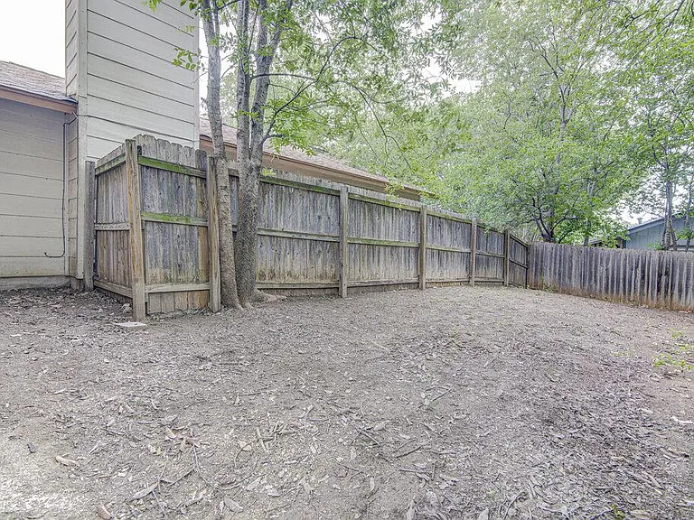 900 Sirocco Dr #B — Photo 18