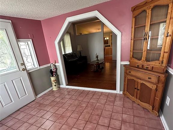 3rd image of 907 Orchid St