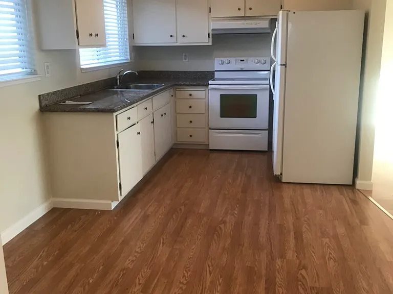 569 Commercial Ave — Photo 2