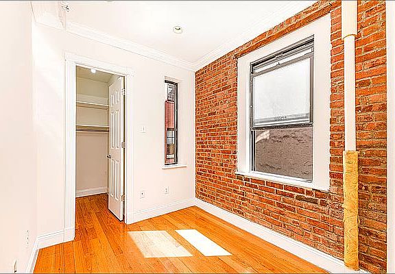 5th image of 610 E 9th St APT 6A