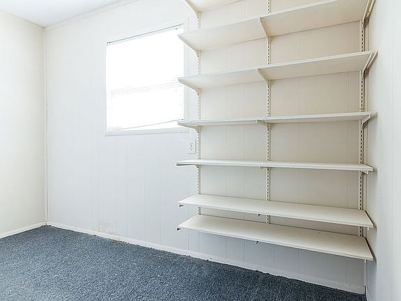 3rd image of 1527 Grove Park Dr