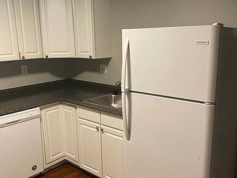 125 N Main St #B — Photo 5