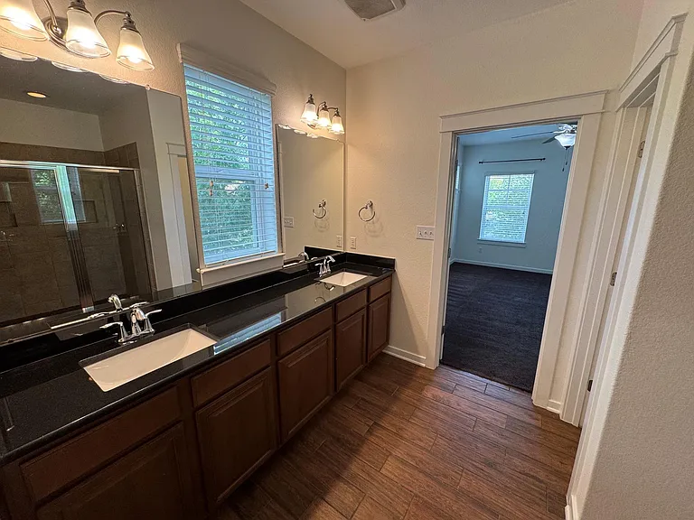 2033 Philomena St — Photo 10