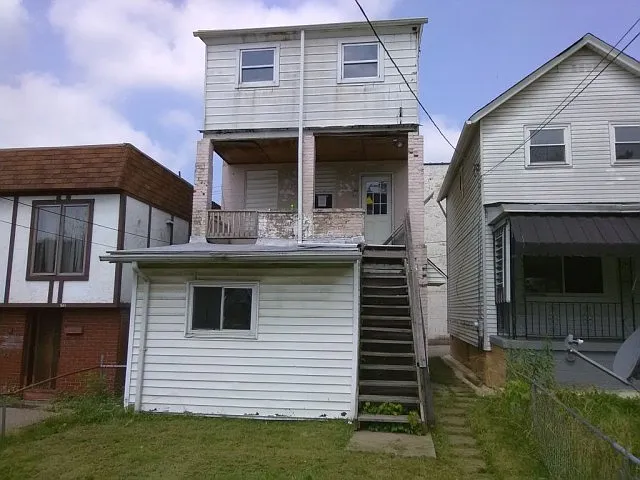 559 3rd St photo 1
