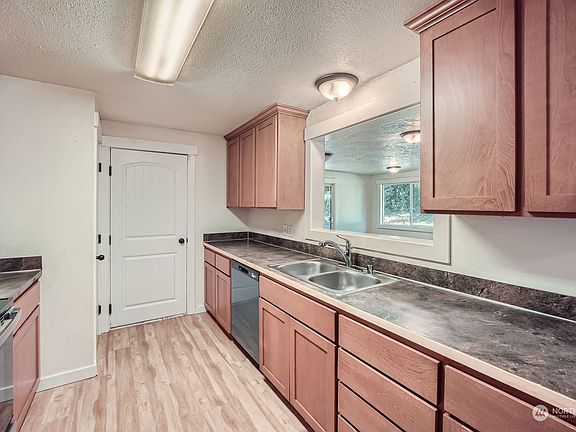 4th image of 9831 119th Street SW