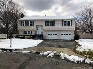 39 Squire Ct, Milford, CT 06460