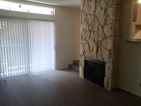 3rd image of 13561 Moorpark St APT 103