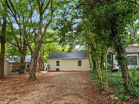 5th image of 717 Magnolia St