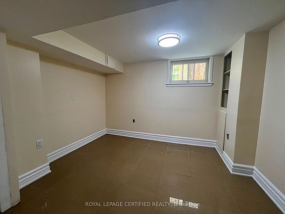 4th image of 784 Stone Church Rd E #Basement