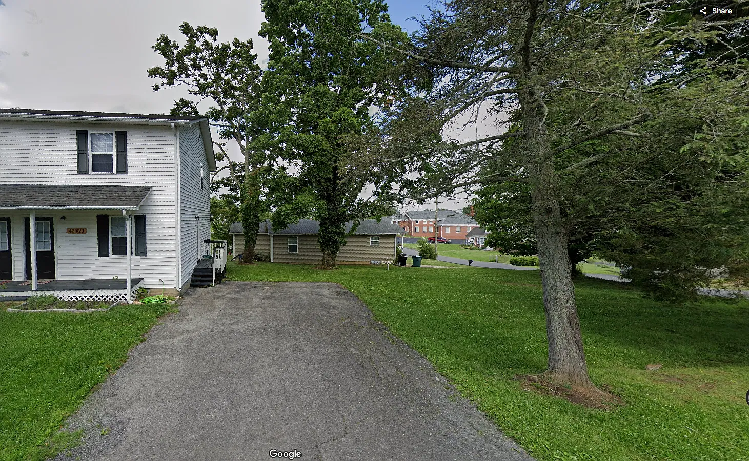 423 Floyd St — Photo 1