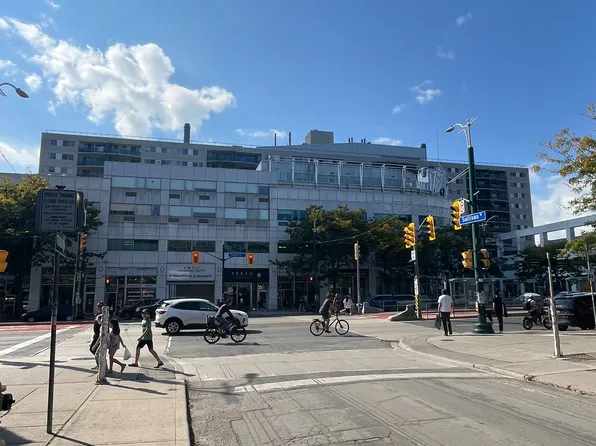 99 Cameron St #520, Toronto, ON M5T 3A2