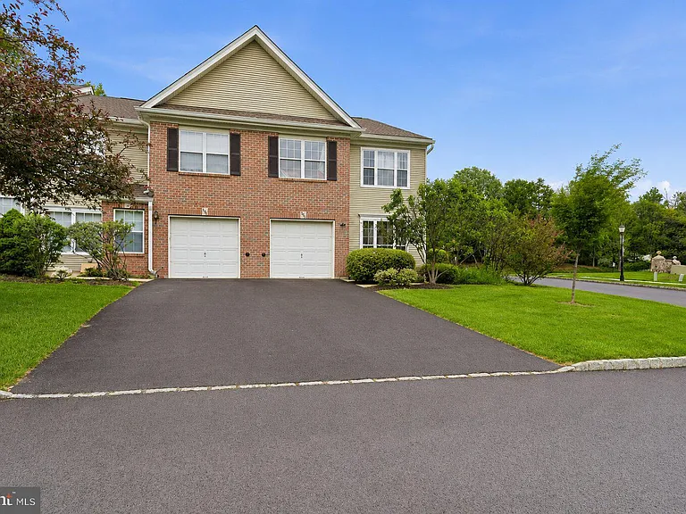 101 Wellington Park Dr — Photo 2