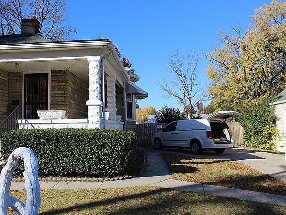 3rd image of 1015 Walter Ave