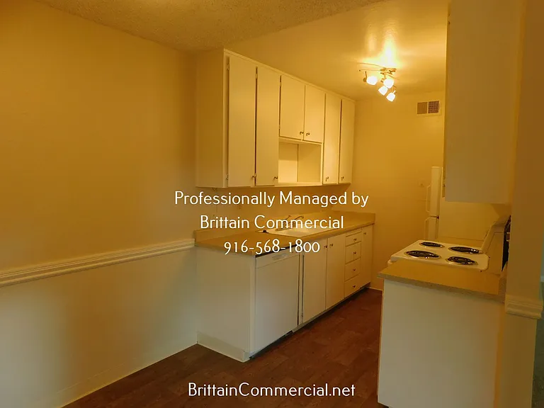 2818 O St #15 — Photo 2