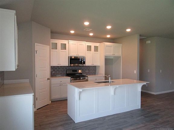 3rd image of 5019 N 35th St