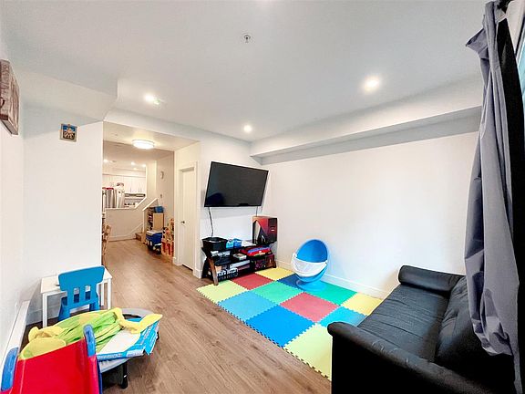 3rd image of 218 Carnarvon St #310