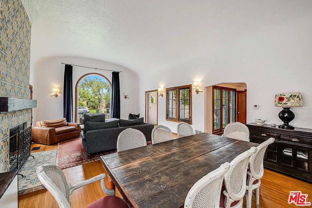 3 bed, 3.0 bath, 1680 sqft, $6,000 — Photo 2
