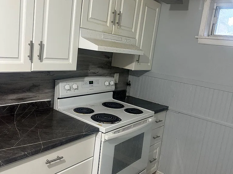 176 Kenneth Ave — Photo 5