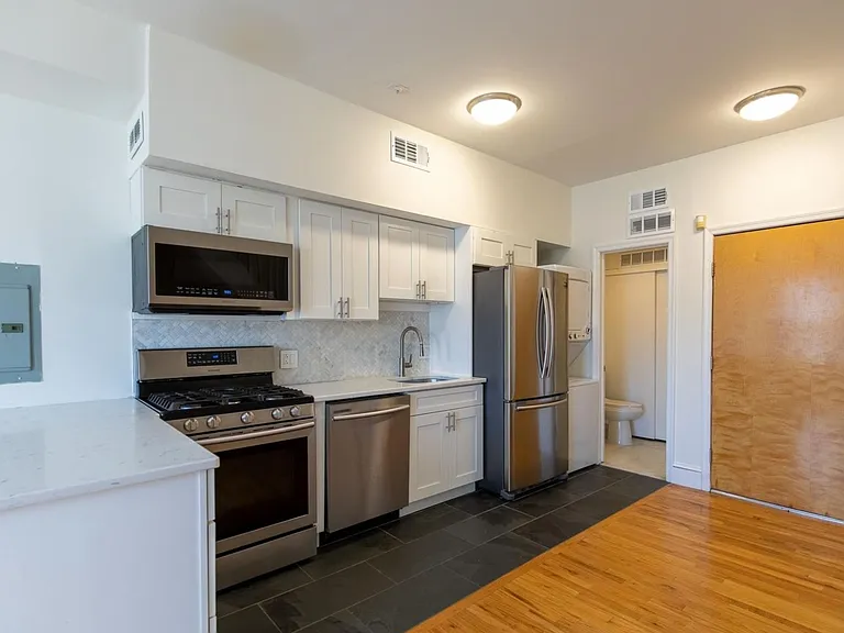 321 S 12th St #3FF — Photo 6