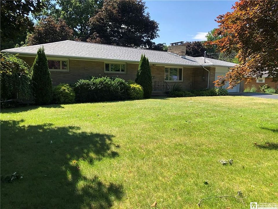 1st image of 4 Villa Dr