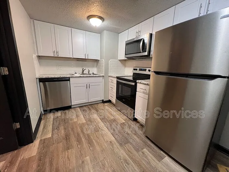 1242 E Cherry St #101 — Photo 3