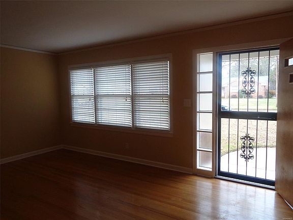 4th image of 2828 Ashley Ave