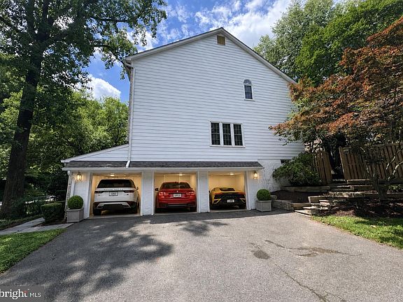 3rd image of 8900 Ellsworth Ct