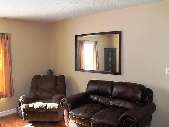 4th image of 211 Sundown St
